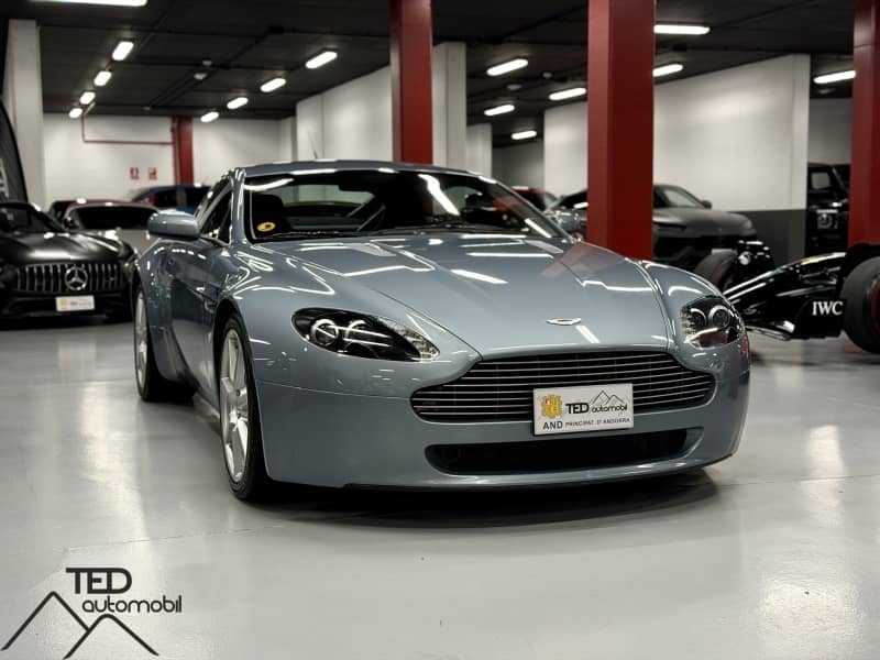 Coche Andorra Coche - Aston Martin-V8 Vantage-V8 image - 3