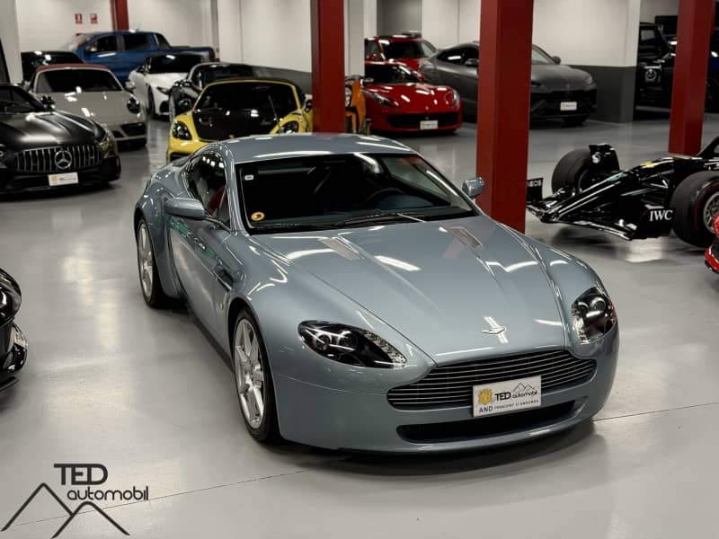 Coche Andorra Coche - Aston Martin-V8 Vantage-V8 image - 4