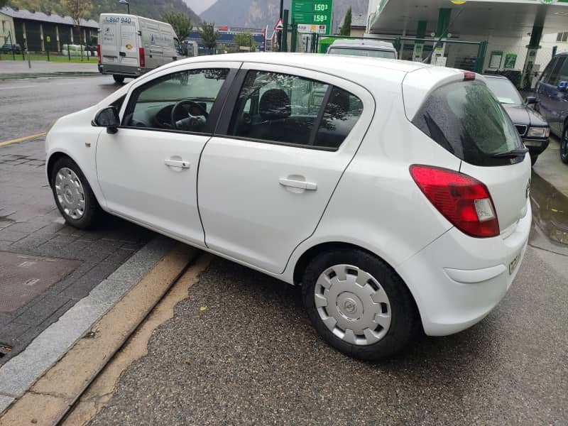 Coche Andorra Coche - Opel-Corsa-D image - 3