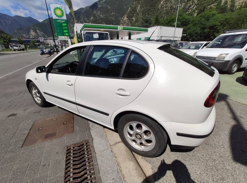 Coche Andorra Coche - Seat-Leon-TDI 110 CV image - 3