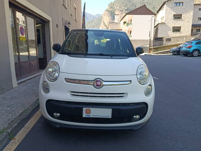Coche Andorra Coche - Fiat-500-L image - 3