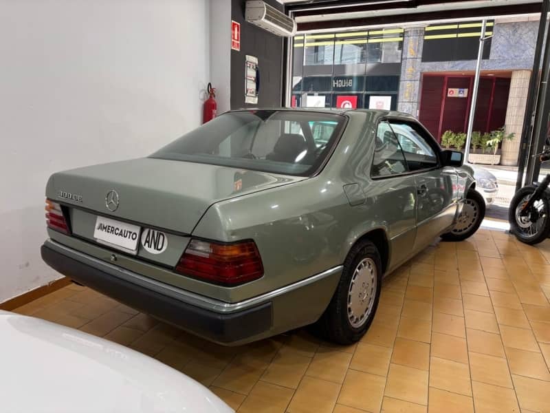 Coche Andorra Coche - Mercedes-Benz-C-Class-C 300-W124 image - 3