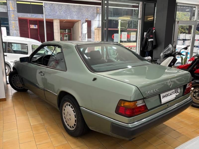 Coche Andorra Coche - Mercedes-Benz-C-Class-C 300-W124 image - 4