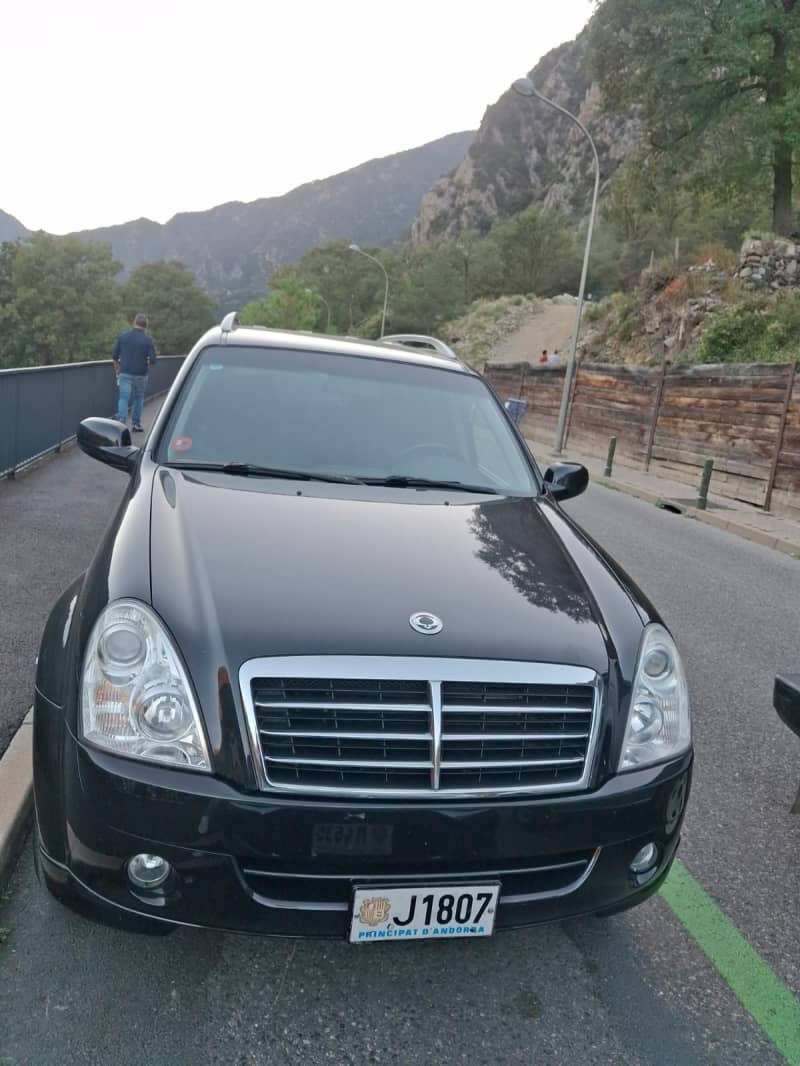 SUV-image 0