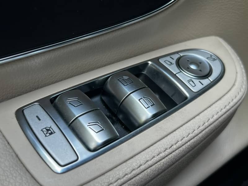 Coche Andorra Coche - Mercedes-Benz-Marcopolo-300 4Matic image - 4