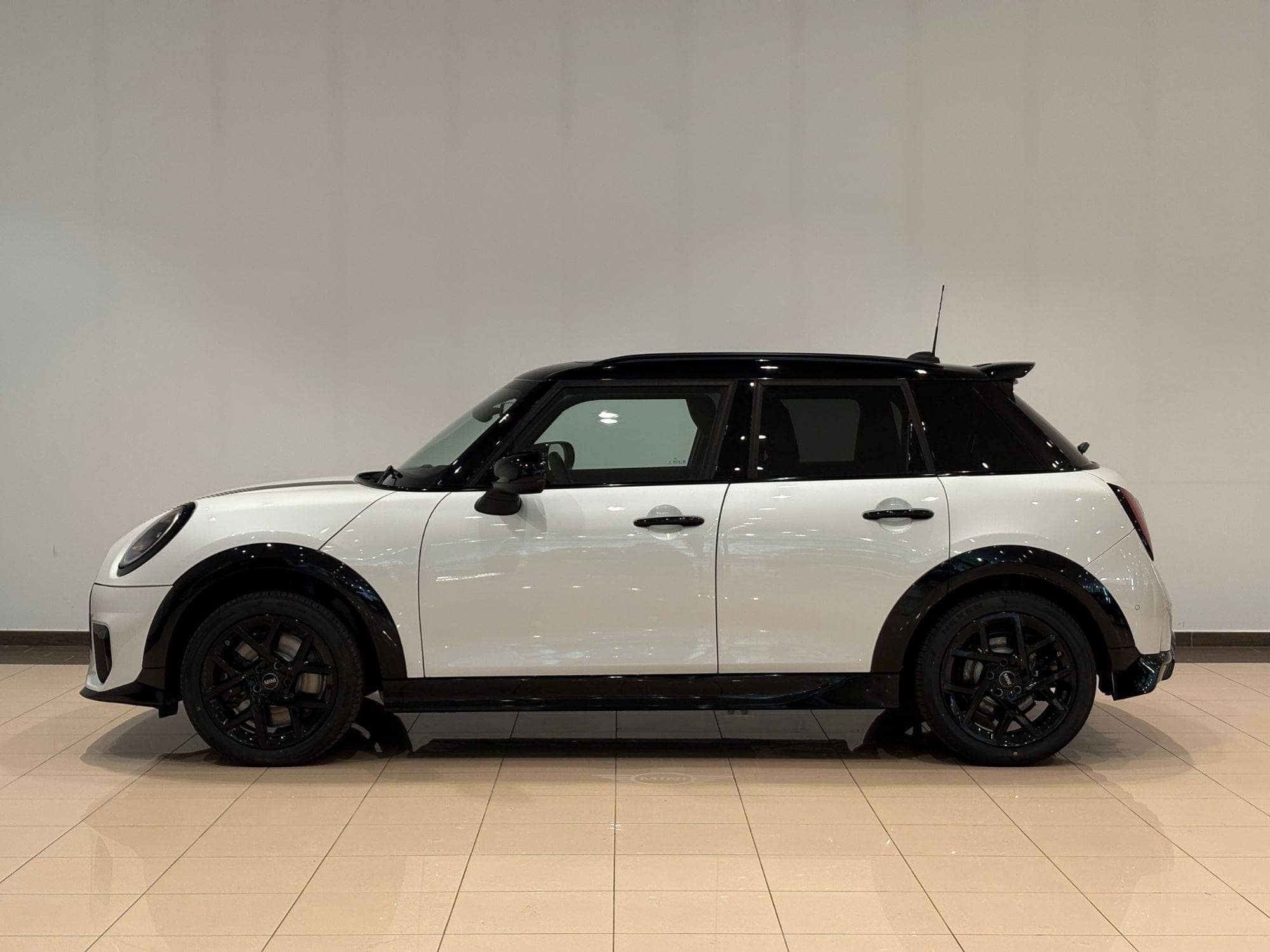 Coche Andorra Coche - Mini-Cooper-5p image - 3