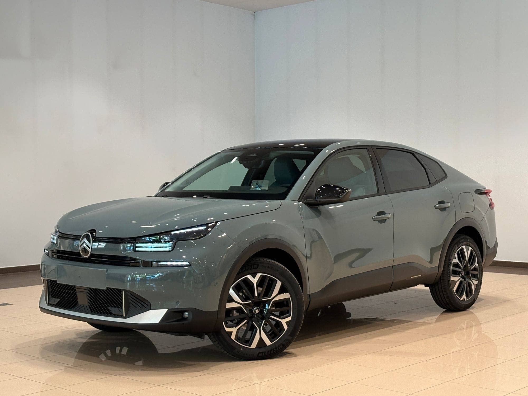 Coche Andorra Coche - Citroën-C4-Hybrid 145 MAX image - 1
