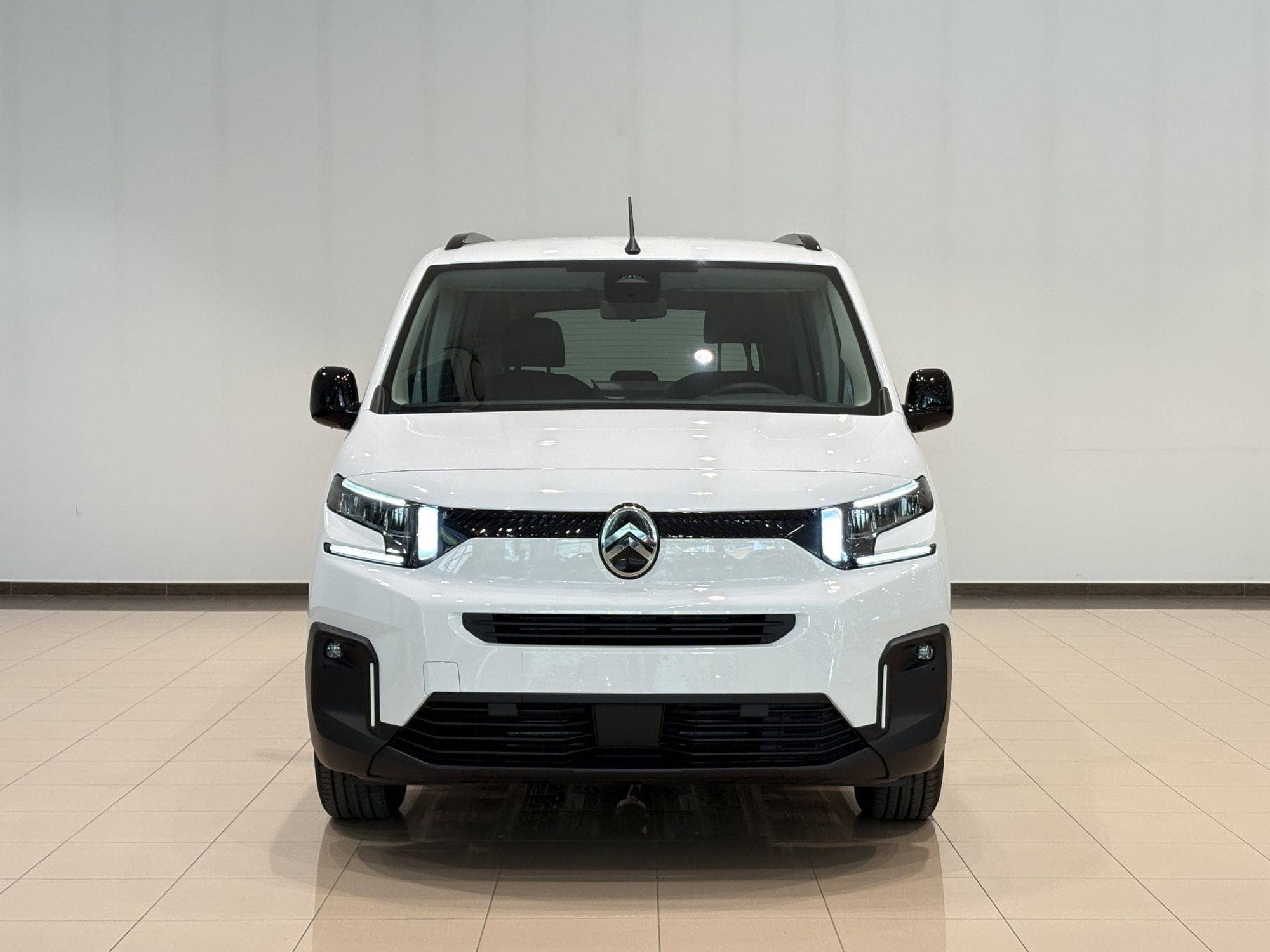 Coche Andorra Coche - Citroën-Berlingo-MAX image - 2